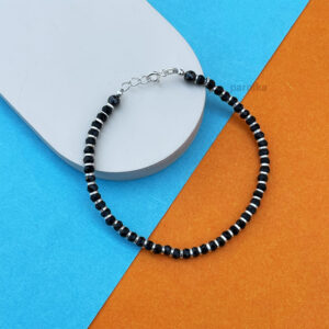 Nazariya bracelet in pure silver with black beads