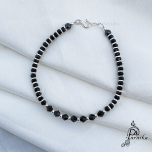 Nazariya bracelet in pure silver with black beads