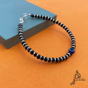Nazariya bracelet in pure silver with black beads and evil eye