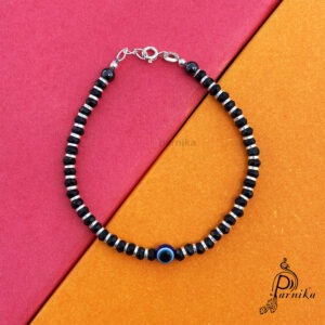 Nazariya bracelet in pure silver with black beads and evil eye