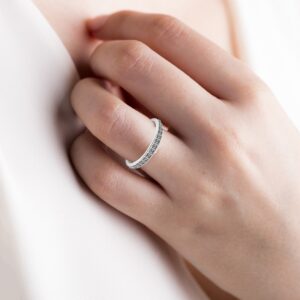 Silver finger ring band in pure 92.5 pure silver with solitaires
