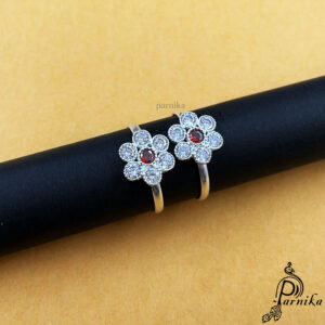 Toe ring in floral pattern with red gemstone in pure silver