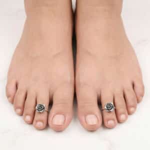 Antique pure silver oxidized flower toe ring