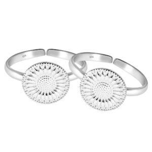 Silver toe ring with flower design round