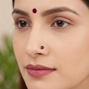 Round shape black solitaire stud in pure silver