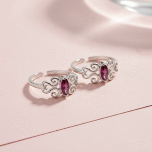 Toe ring with white gemstone oval in pure silver