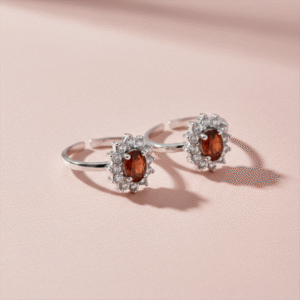 Toe ring in floral pattern with cz in pure silver